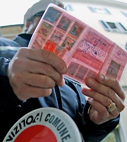 Anziano alla guida con la patente scaduta da tre anni