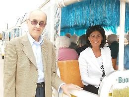 Nonni in gita sul trenino turistico