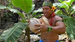 Hawaii, il tutorial del samoano: la noce di cocco si apre con i denti