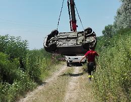 Auto rubata ripescata nel Po 