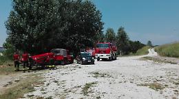 Le foto del recupero dell'auto rubata dalle acque del Po