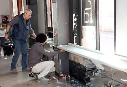 Accusato di stalking e per aver incendiato il negozio in cui lavorava la ex compagna: il 13 marzo davanti al gup