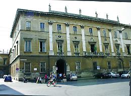 Servizi sociali, madre denuncia: 'Mia figlia trattata come un pacco'