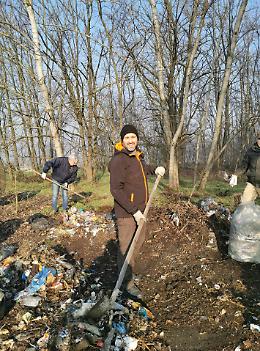 Tencara, discarica abusiva ripulita dai volontari