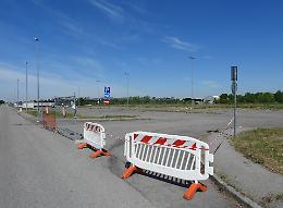 Incuria e degrado, chiuso il parcheggio dell&rsquo;area industriale
