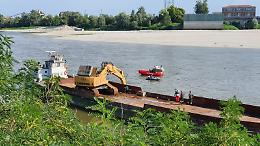 Auto inabissata nel Po, vani i tentativi di recupero