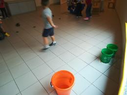 Piove nei corridoi, buchi nel tetto della materna