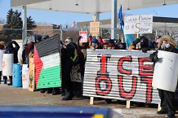 Minneapolis, uomo ucciso da agenti federali, Walz "Trump ritiri ICE"