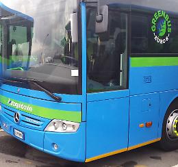 Botte sull'autobus, controllore finisce in ospedale