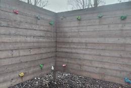 Vandali in azione: svitate le &lsquo;prese&rsquo; della palestra di roccia