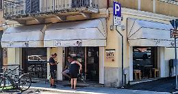'Spaccata' in pieno giorno al Loa Cafè, via 200 euro dalla cassa