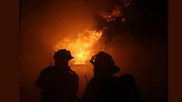 Luminarie di Natale in bilico dopo l’incendio che ha devastato la Nuova Neon