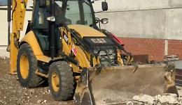 Un escavatore portato via  nella notte