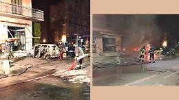 Auto in fiamme nella notte: esplosioni e gravi danni