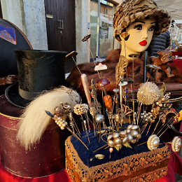 Castelleone Antiquaria: Christmas Edition