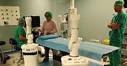 Il robot chirurgo è più preciso dell’uomo