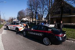 Anziano travolto sulle strisce: il conducente si d&agrave; alla fuga