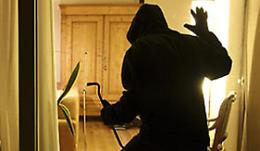 Faccia a faccia coi ladri e il quartiere ha paura