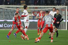 Doppio vantaggio della Cremonese, poi crolla e il Cagliari pareggia