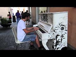 VIDEO L'iniziativa Suonami! Piazza che vai, pianoforte che trovi
