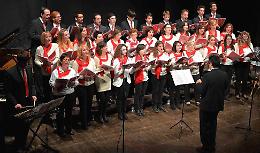 Pieno successo al Comunale per la musica dei Joy Voices