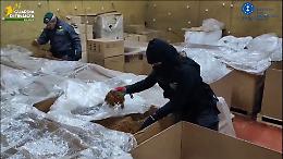 Scoperti due stabilimenti per la produzione illecita di tabacchi nel Lazio