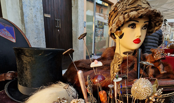 Castelleone Antiquaria: Christmas Edition