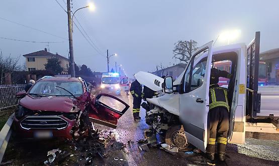 Frontale all'ingresso del paese, la Soncinese bloccata