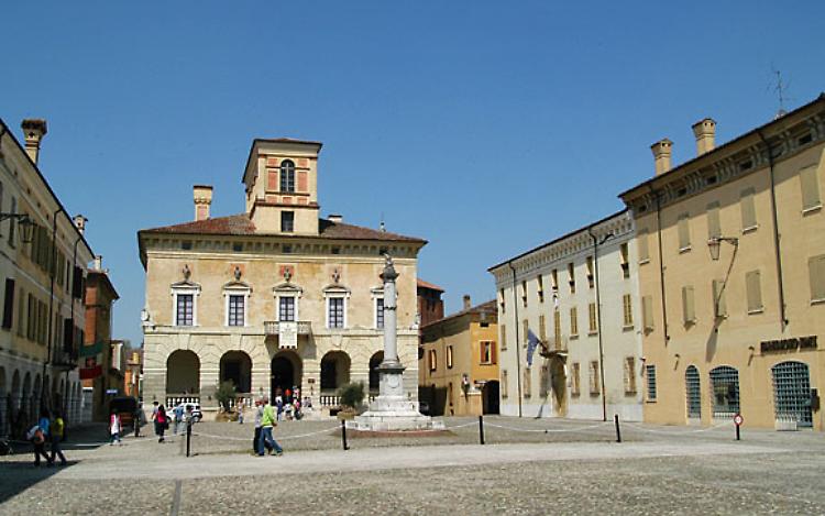 Sabbioneta, visite notturne con &lsquo;sbrisolona&rsquo;