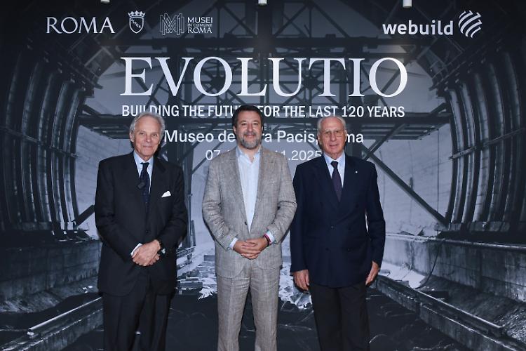 Webuild, Salvini visita la mostra "Evolutio" all'Ara Pacis di Roma