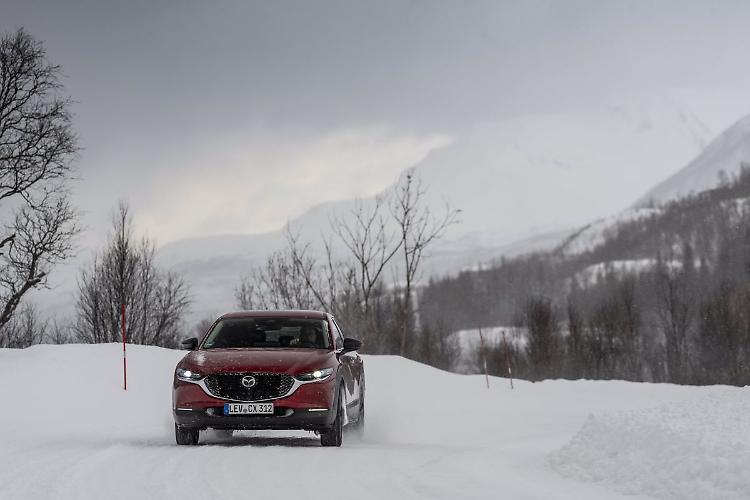 Mazda i-Activ AWD, l'arte di guidare in inverno