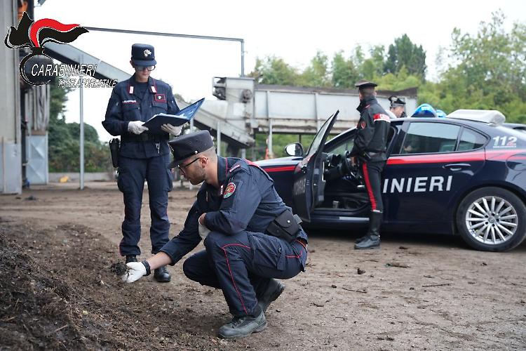 Plastiche e idrocarburi nei campi, impianto di compostaggio di Ghedi sotto accusa