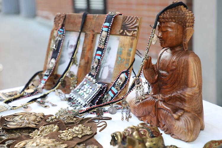 Castelleone Antiquaria: Christmas Edition