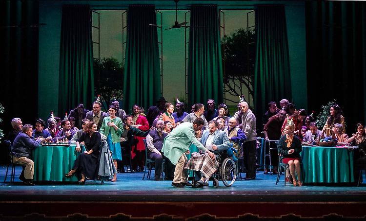 Quando la memoria diventa leggenda: un cavaliere fragile sul palcoscenico