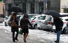 Neve, disagi in città per pedoni e viabilità