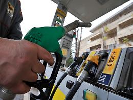 Nuovo aumento della benzina, da sabato 1 marzo +0,24 centesimi al litro