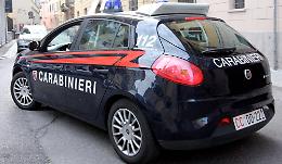 Rapina una donna e dà in escandescenze con i carabinieri, arrestato
