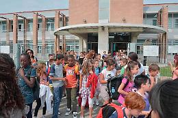 Caramella di traverso, bidella salva un bambino