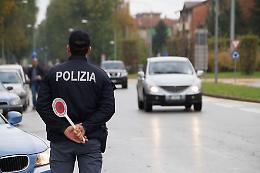 Denunciato un 27enne trovato con un coltellaccio in auto