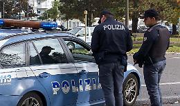 Liutaio aggredito in centro, si segue la pista della baby gang