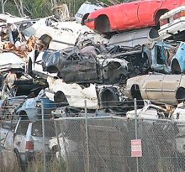 Parti di auto rubata, autodemolizione sotto sequestro