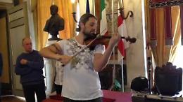 Genova, il violinista Garrett suona il Cannone di Paganini: "Great"