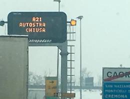 A21 e A1 chiuse per gelicidio