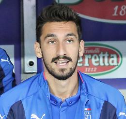 File di tifosi e di gente comune per Astori
