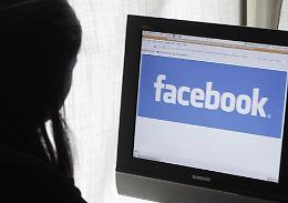 'Rubate le mie foto', ladro di identità su Facebook