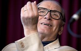 Morricone scrive: «A mia moglie Maria il più doloroso addio»