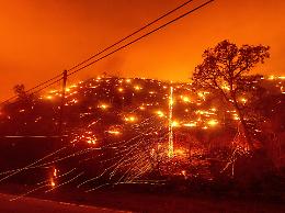 Usa: incendi California,in 7 giorni distrutti 400.000 ettari