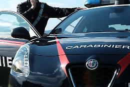Ruba una bici, la carica in auto e investe il proprietario: denunciato