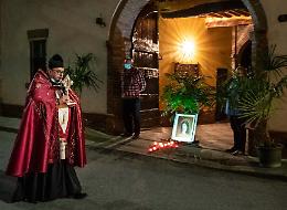 La processione solitaria di don Rasoli
