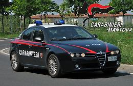 Perde il controllo dell'auto e finisce nel canale naviglio, salvata da un Cc